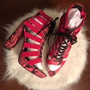 Sexy Snakeskin Heels!